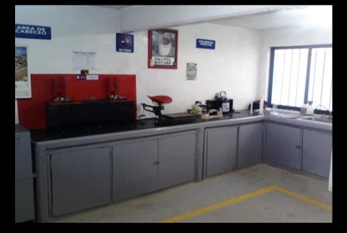 Laboratorio de control de calidad mostrado en el currículum de COISA
